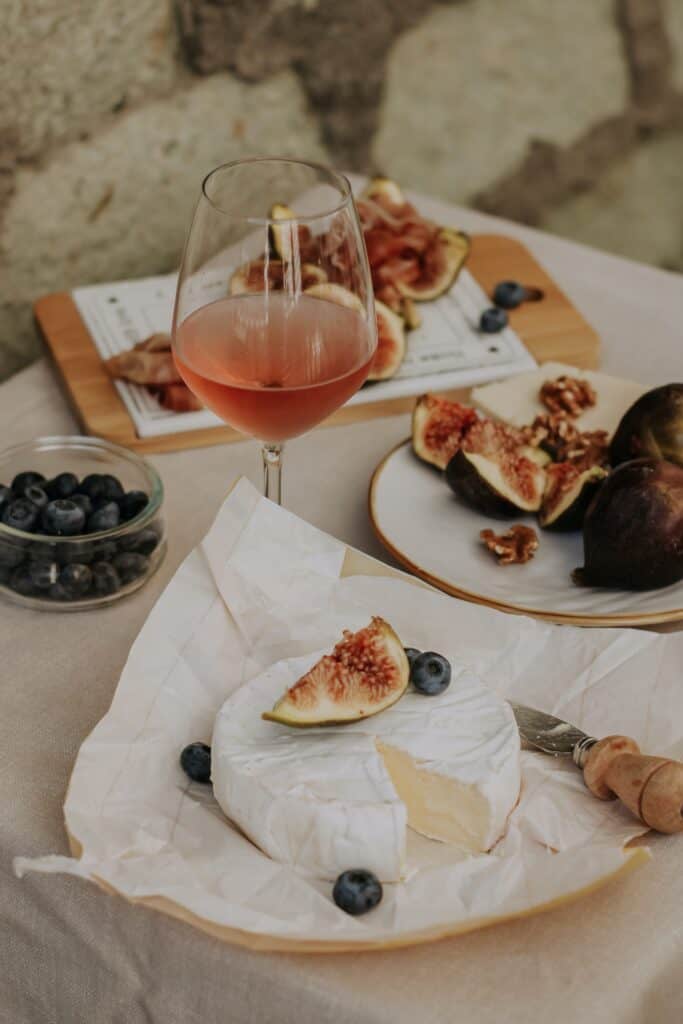 brie with fig and blueberries and a glass of rose