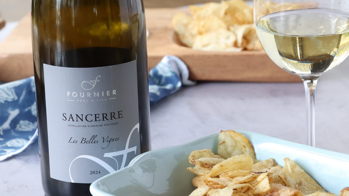 Salt & Vinegar 800×600 Bottle of Fournier Sancerre to the left, glass of golden Sancerre to the right and light blue square dish off center, filled with chips
