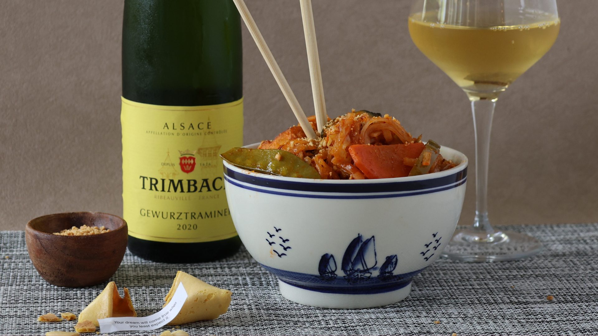 Gewurztraminer Bottle and Glass w_ Pad Thai 1920×1080