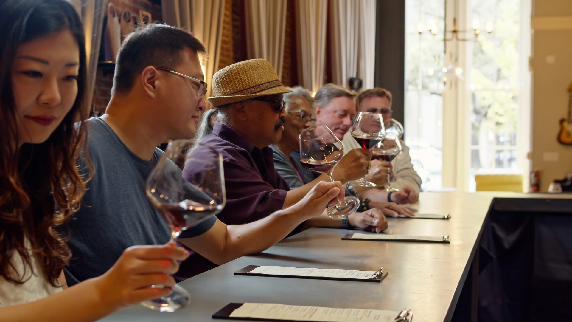 Class Swirling Pinot Noir 1920×1080