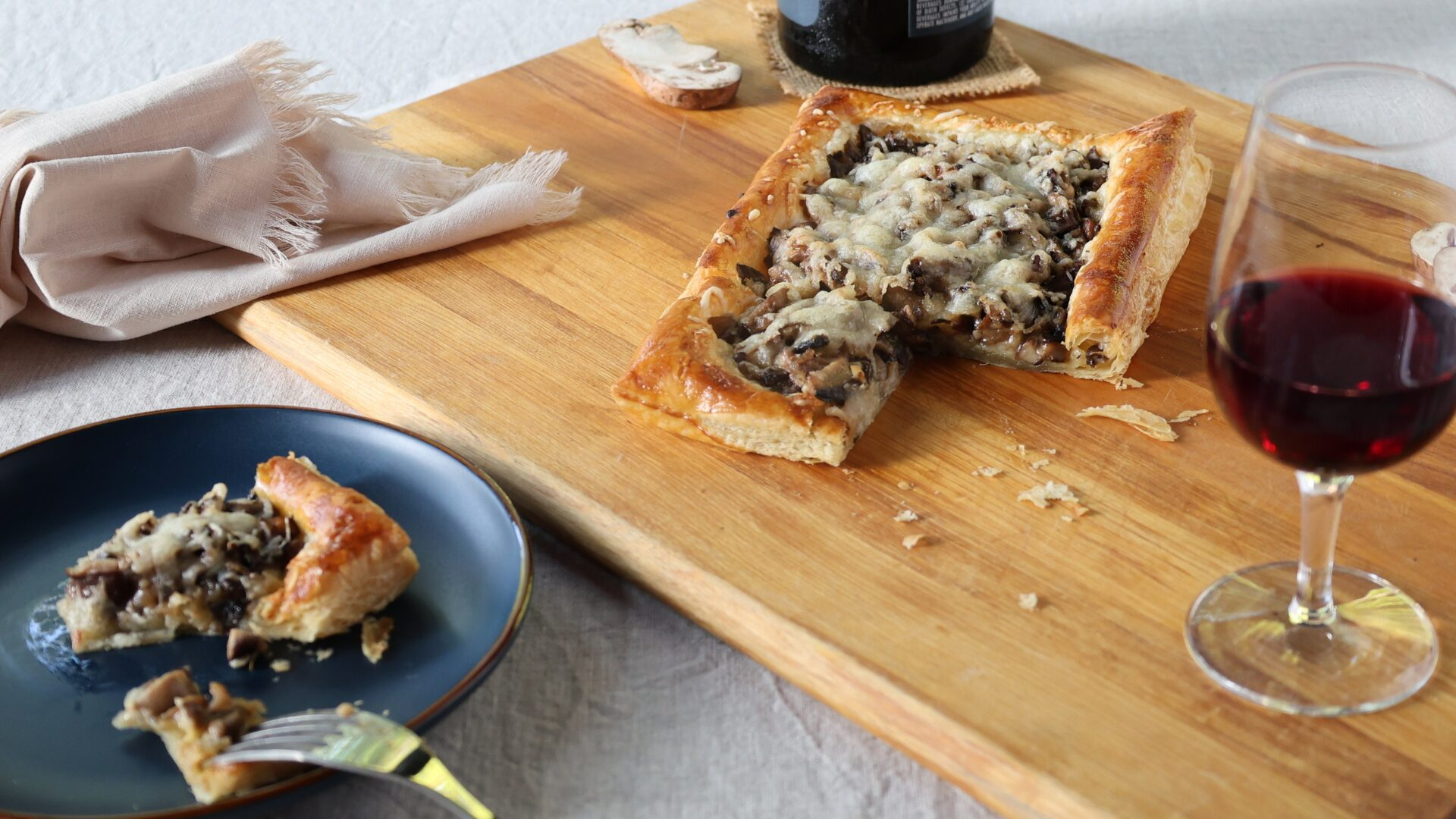 Mushroom-Gruyere-Tart-and-Pinot-Noir-1920×1080-1.webp